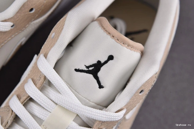 Red Jordan University 1 Sail FB7168-121 Low SE Rattan 1212